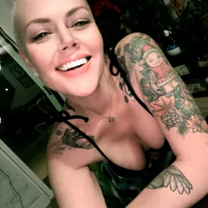 Bianca is NAKED!! 😻