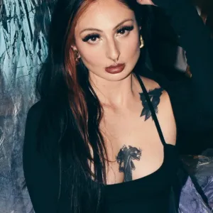 Petite Davidson
