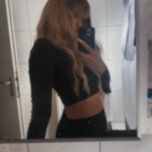 Lara - addicted to heels