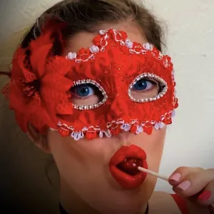 GG - Foot Fetish for a Foodie!