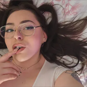 🩷🌙Ɛlouise Jadɛ°•.🪽ur British gf x