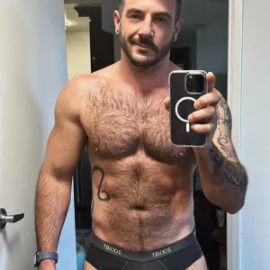 Ian Holms 🧺