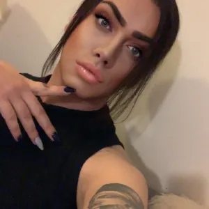 Janika FEM 👯‍♀️