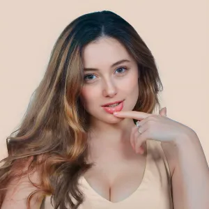 Zoe 🌿 (check bio!!)