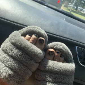 Goddess with the cute feet 🦶