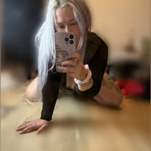 She’s a beautiful mess