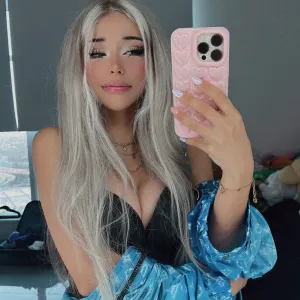 Waifu Mia