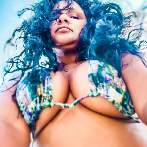 lila flores