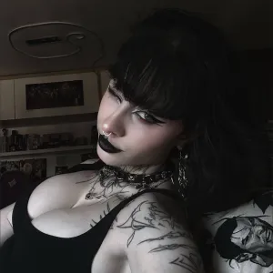 Mary 🖤🦇