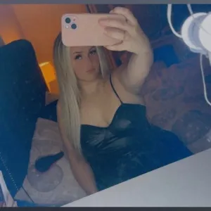 Elle || wet pussy 💦