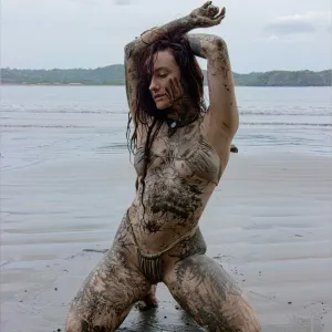 Leah Honey