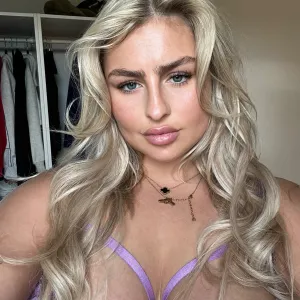 Curvy chubby girl