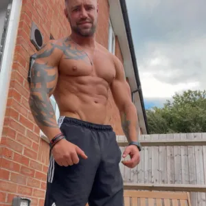Hung muscle Brit