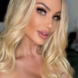 Evie | Blonde American Princess