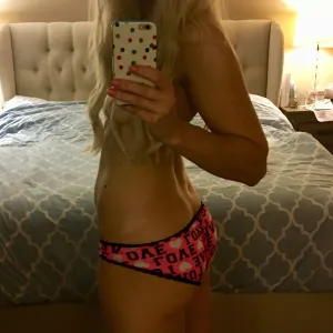Real American housewife with sexy feet.