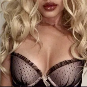 Jade AKA That 1 IG Girl 👱🏻‍♀️