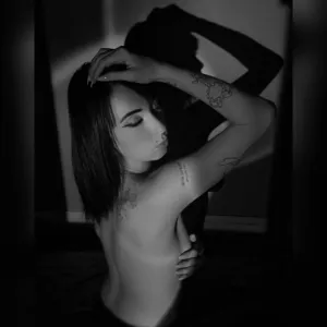 𝓡𝓪𝓿𝓮𝓷 🖤