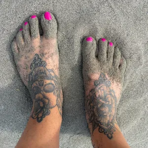 Elas Beautiful Feet