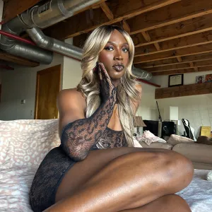 Valerie 🍌 May