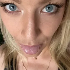 Aussie farmer Alli-J