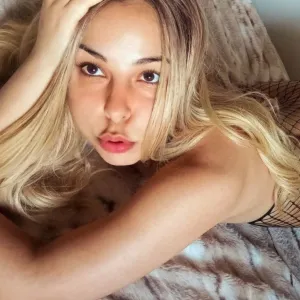 Emma Sweet | live-vc-customs ✨