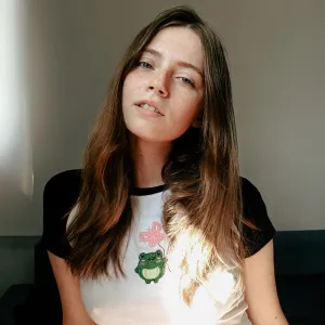 Lila Devis