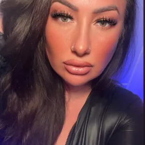 Mistress Raya Neave