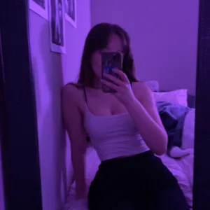 elle ⟢